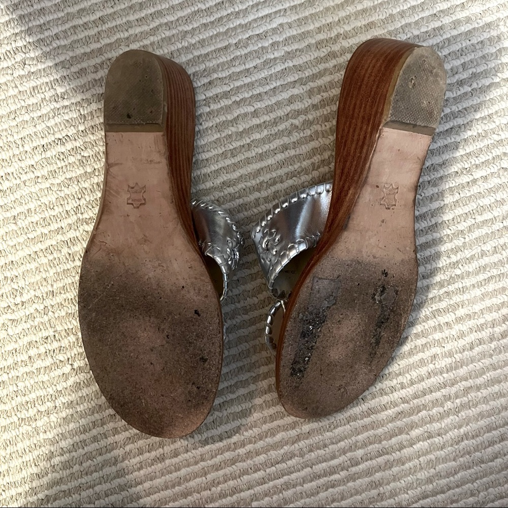 Jack Rogers Mid Wedge Thong Sandals in Silver sz 7 - Picture 3 of 3